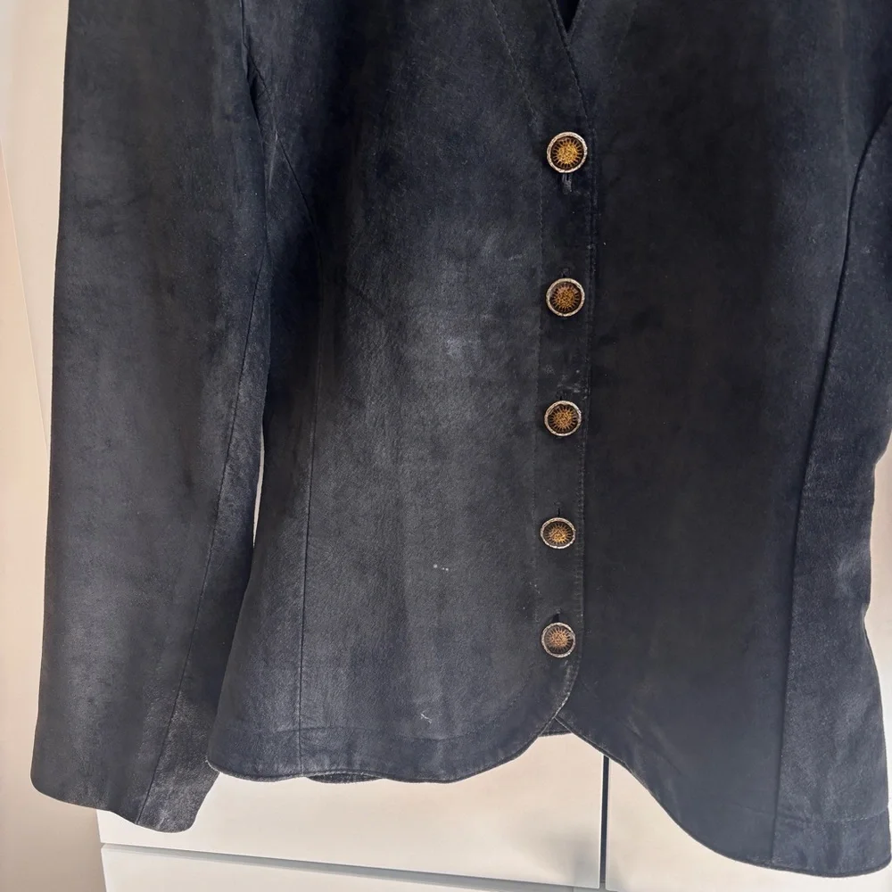 Danier Women's Elegant Black Suede Blazer - Picture 4 of 9